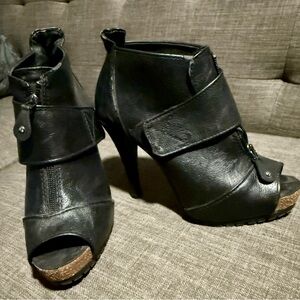 Simply Vera Vera Wang Black Peep-Toe Heeled Boots